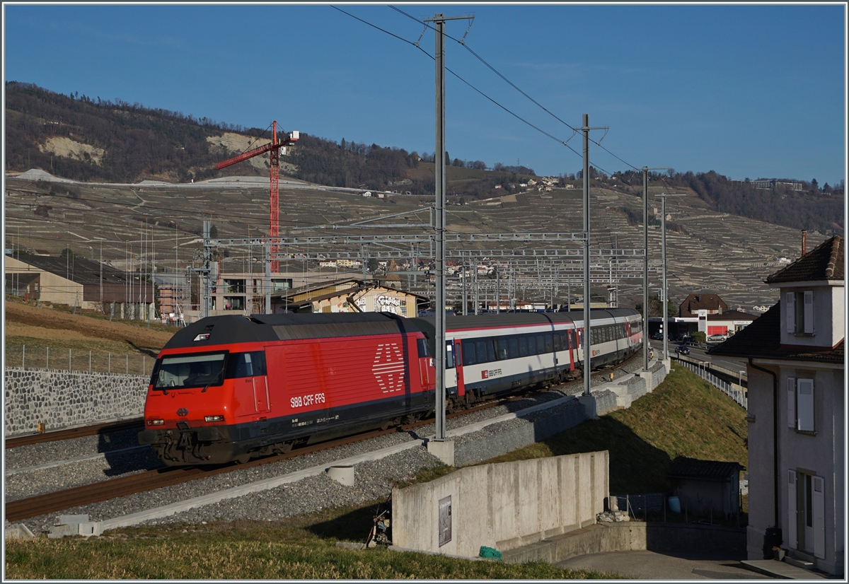 A SBB Re 460 with his IR 90 on the way from Brig to Geneva Airport in Cully.

 20.02.2023