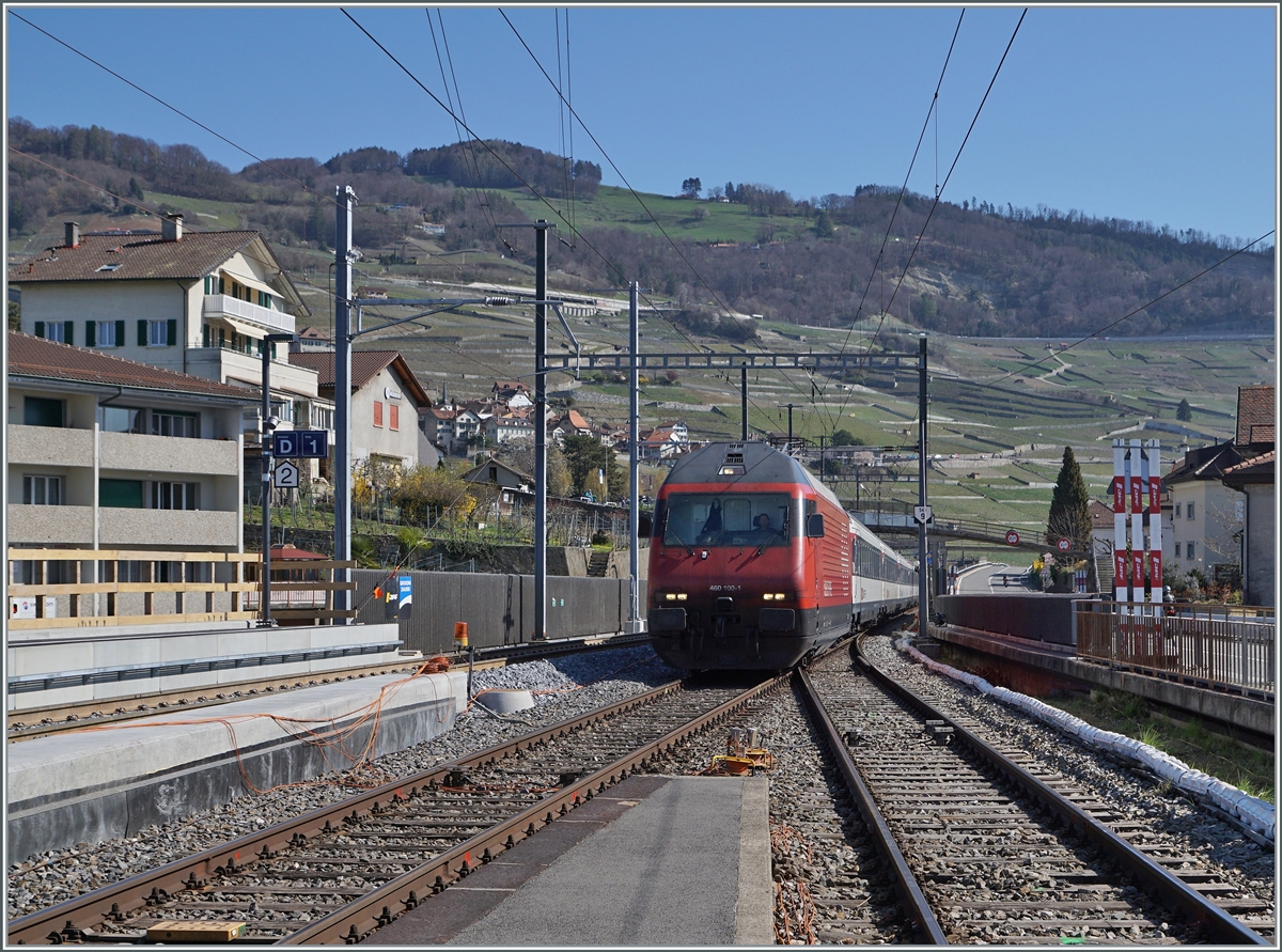 A SBB Re 460 with his IR 90 on the way to Geneva in Cully. 

01.04.2021