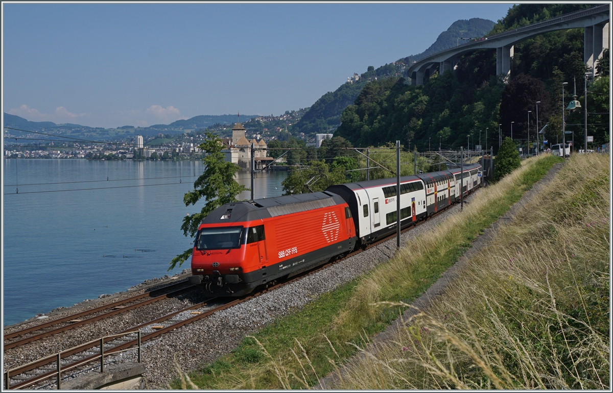 A SBB Re 460 with a IR 90 on the way to Brig by the Castle of Chillon.

16.06.2023