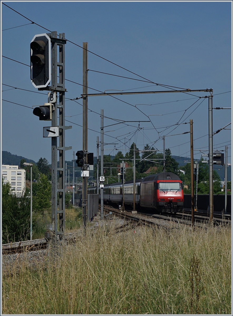 A SBB Re460 with his IR on the way to Basel by Altenmarkt.
22.06.2017