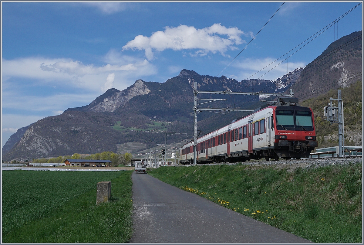 A SBB RegioAlps RBDe 560 on the way to Aigle near his Destination.
12.04.2018