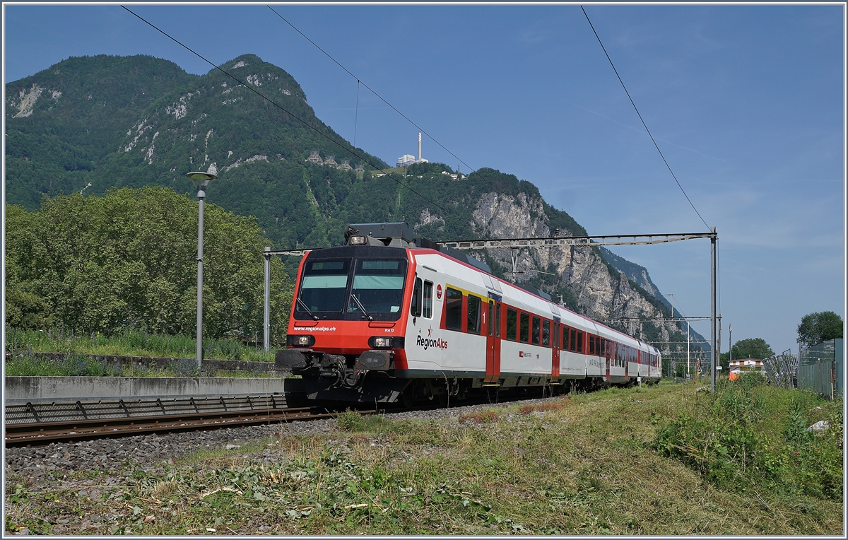 A SBB TMR Regionalp RBDe 560 on the way to Brig by his stop in Vouvry.

25.06.2019