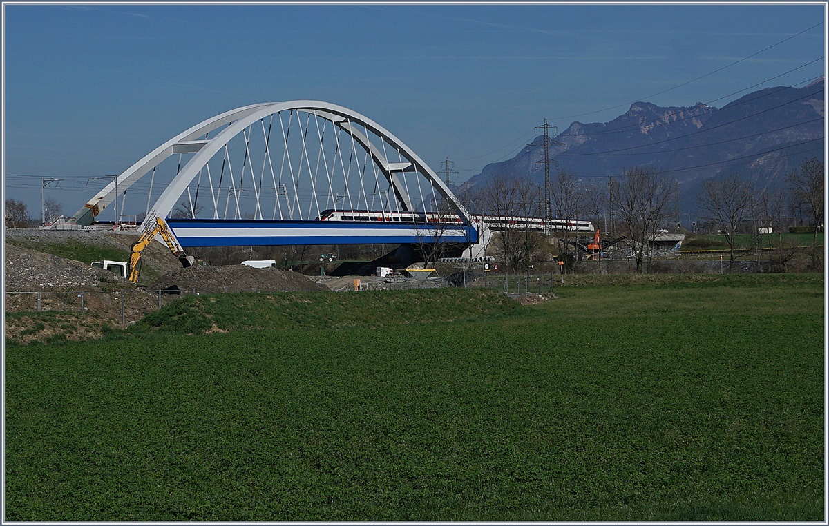 A SBBETR 610 on the new Rohne Bridge between St Mauirice and Bex. 
27.03.2017