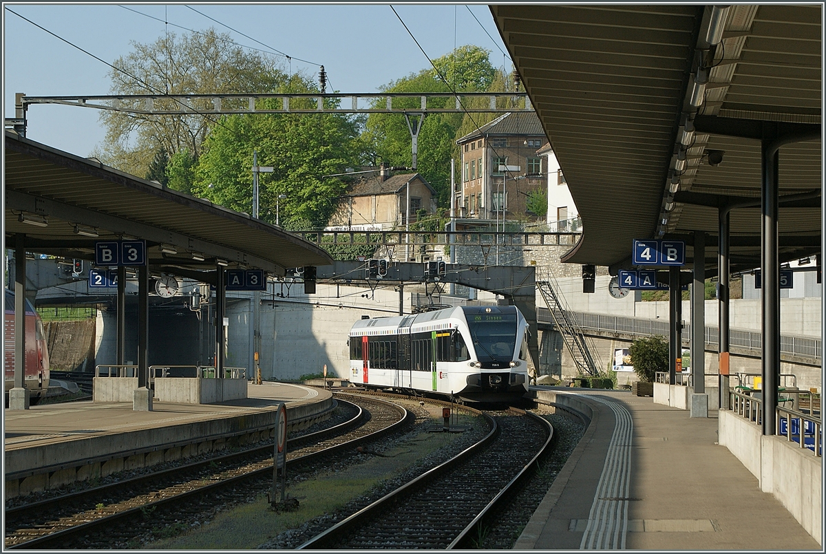 A SBB/Thurbo GTW RABe 526 is arriving at Schaffhausen.
22.04.2011