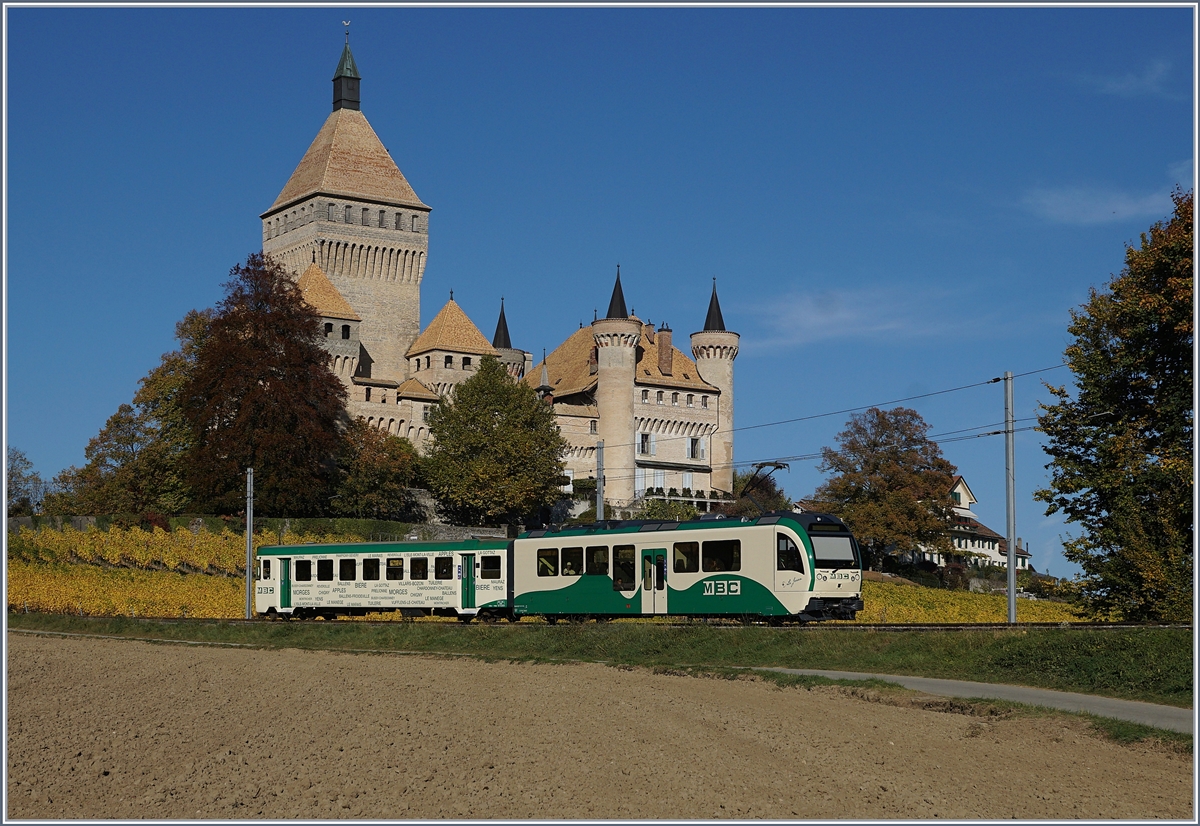 A short BAM local train by the Castle of Vufflens.
17.10.2017