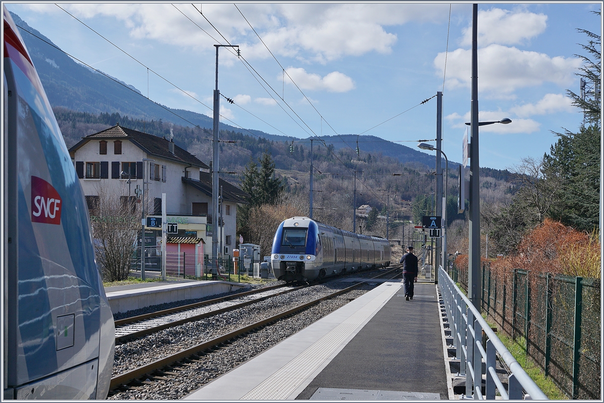 A SNCF Z 27500 from Bellegarde to St-Gervais is arriving at the St-Pierre en Faucigny Station.

21.02.2020