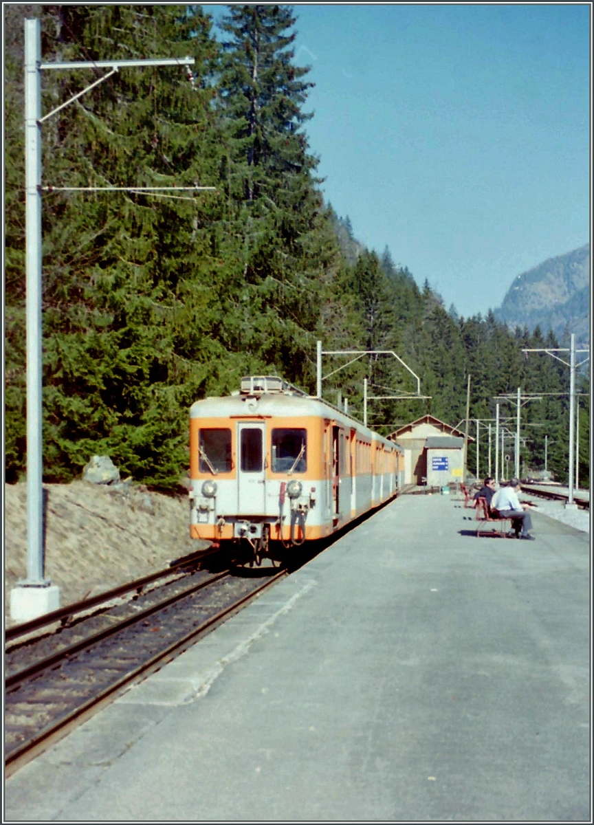 A SNCF Z 600 in Châtelard Frontiere is waiting his departure to Chamnoix Mont Blanc.
 
Spring 1997 
