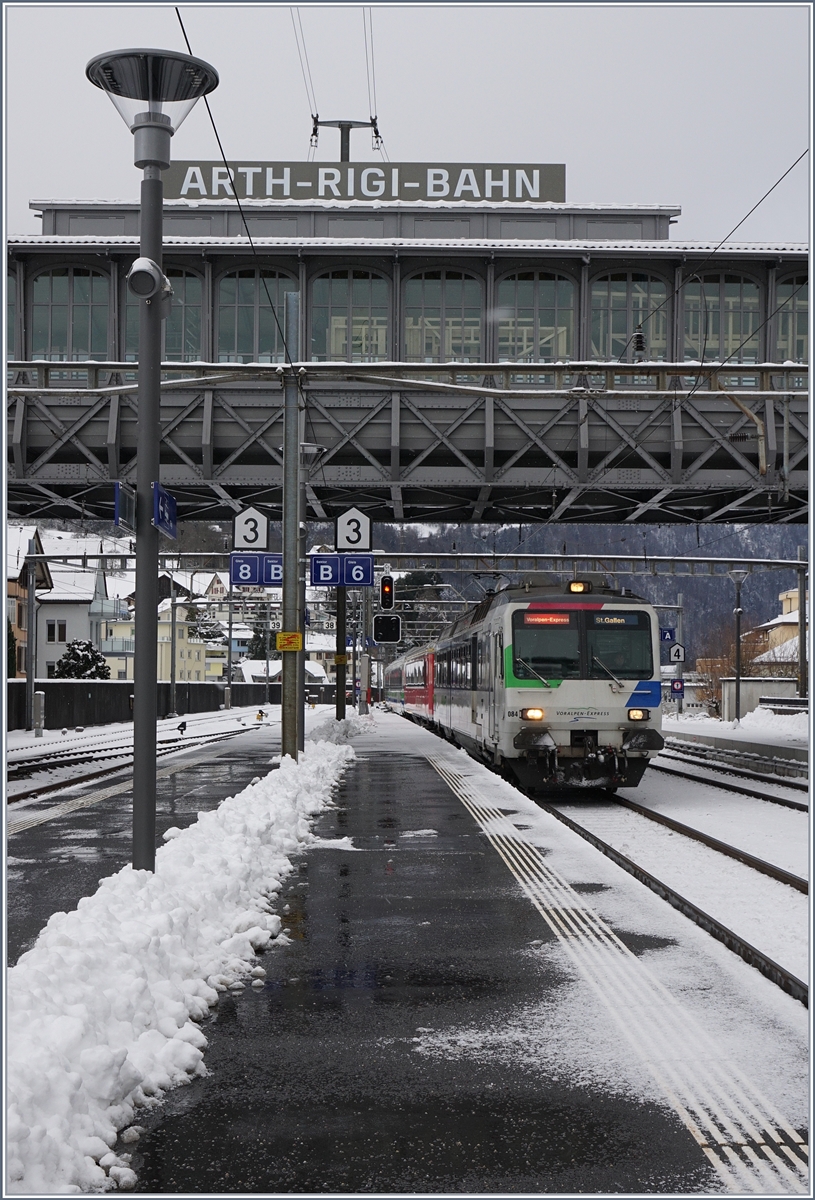 A SOB Voralpenexpress VAE is arriving at Arth Goldau.
05.01.2017