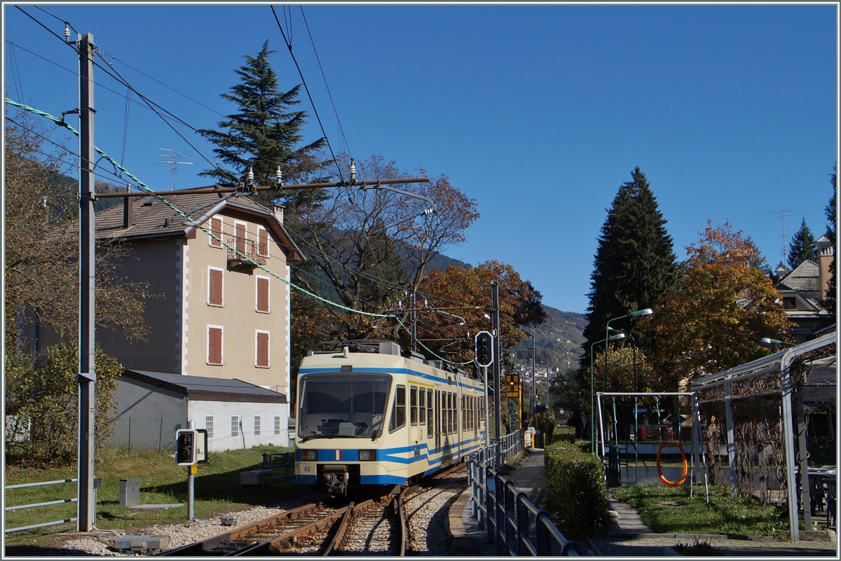 A SSIF ABe 4/6 is leaving Santa Maria Maggiore. 
24.10.2014