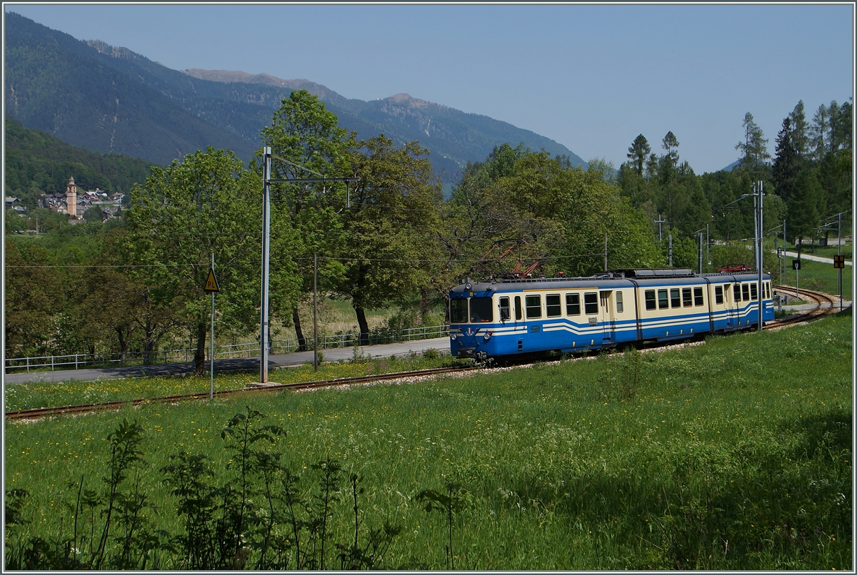 A SSIF ABe 8/8 near Gagnone-Orcesco.
13.05.2015