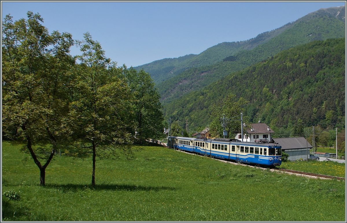 A SSIF ABe 8/8 near Gagnone-Orcesco.
13.05.2015