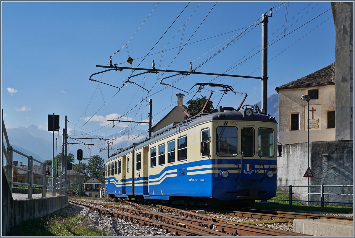 A SSIF local train on the way to Domodossola is leaving Trontano.
07.10.2016