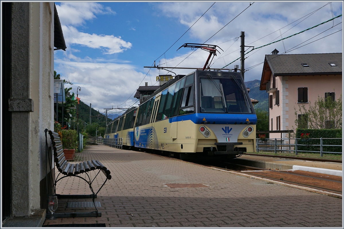 A SSIF Treno Panoramic on the way to Domodossola in Malesco.
05.09.2016