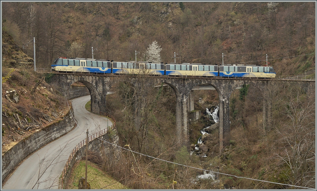 A SSIF Treno Panoramico between Trotano and Verigo.
03.04.2014