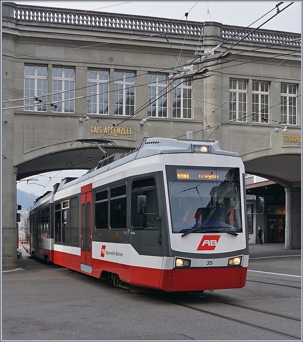 A TB local train to Trogen is leaving St Gallen.
17.03.2018