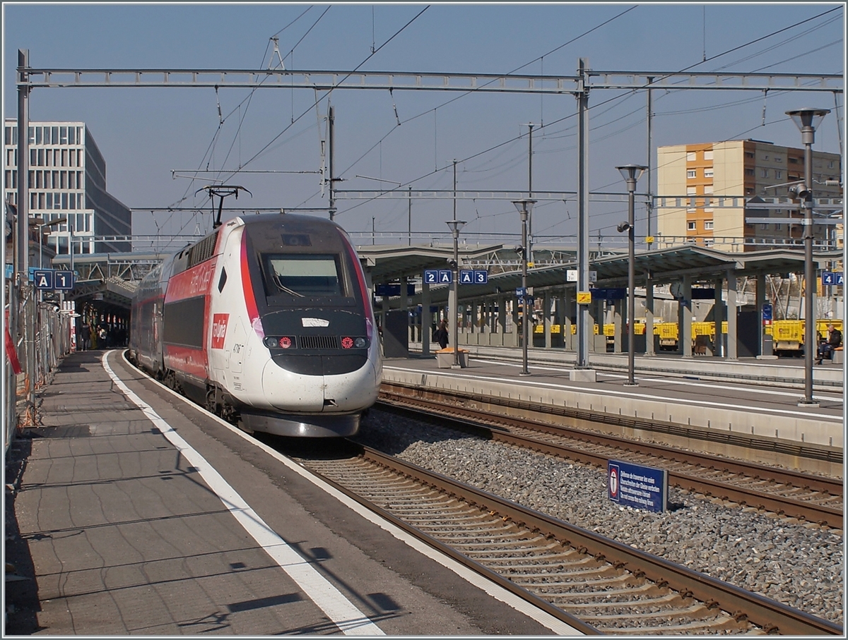 A TGV LYRIA on the way to Paris Gare de Lyon in Renens VD.

10.03.2022