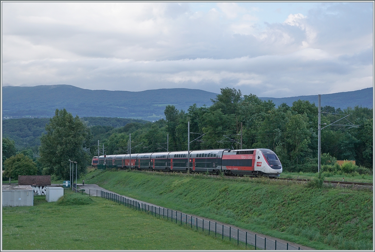 A TGV Lyria von the way to Paris by Pogny-Chancy. 

16.08.2021