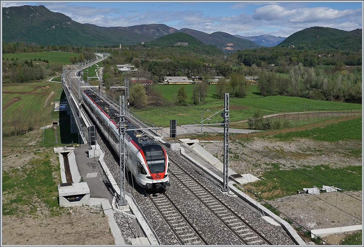 A TILO RABe 542 by Arcisate on the way to Mendrisio. 

27.04.2019