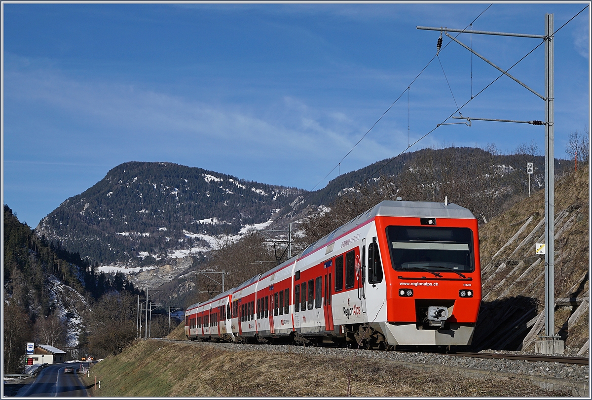 A TMR local service on the way from Martingy to Le Châble near Le Châble. 

09.02.2020