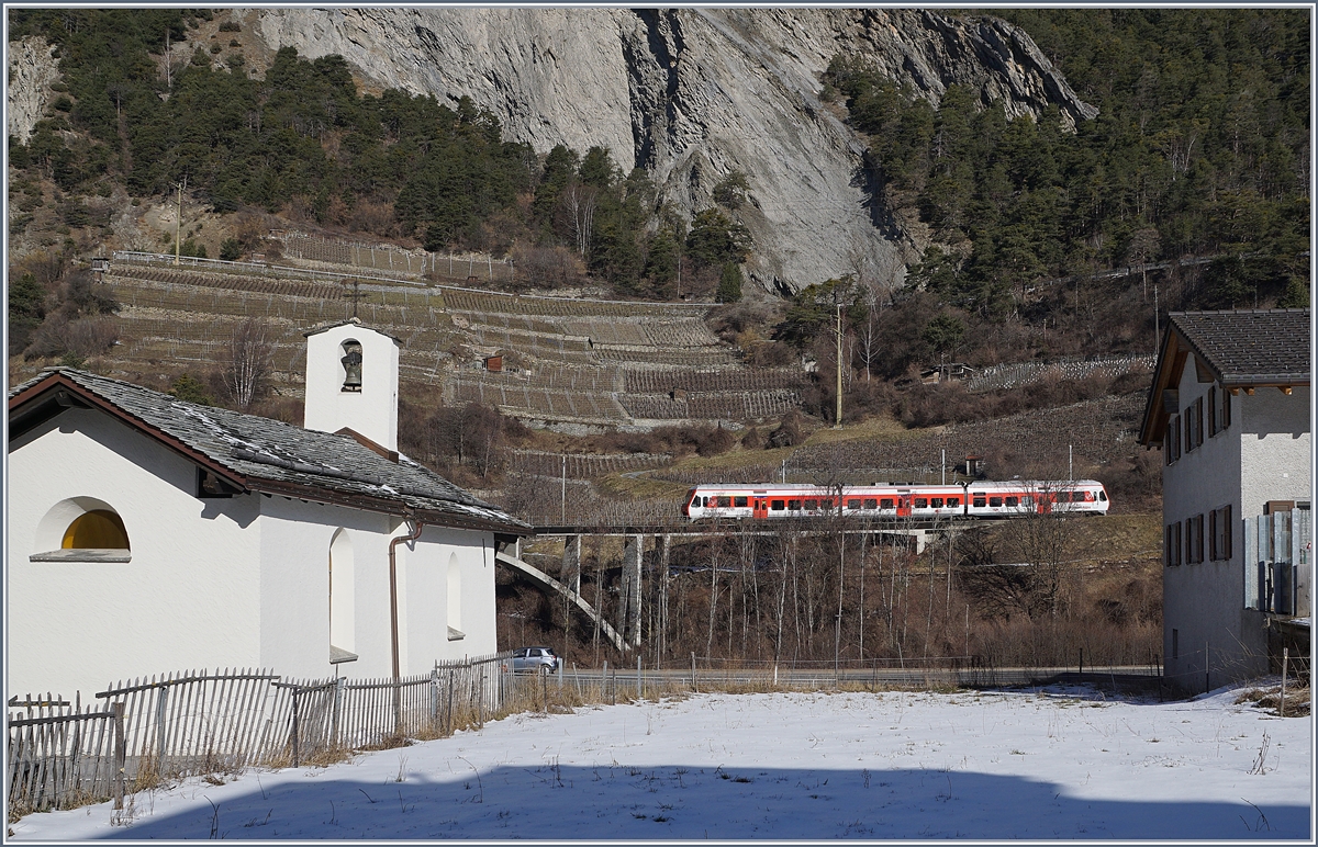 A TMR (MO) RegionAlps RABe 525 on the way to Le Châble by Sembrancher.

09.02.2020