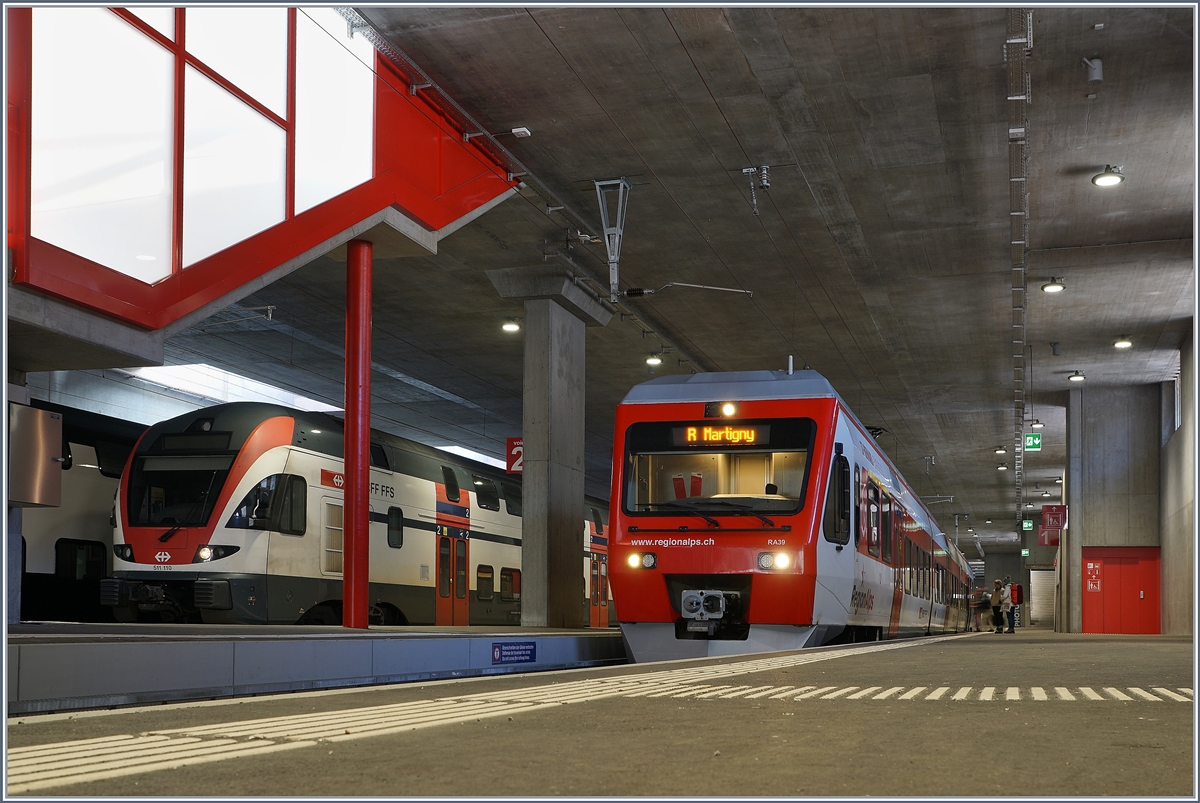 A TMR (MO) RegionAlps RABe 525 to Martigny and the SBB RABe 511 110 in Le Châble.

09.02.2020