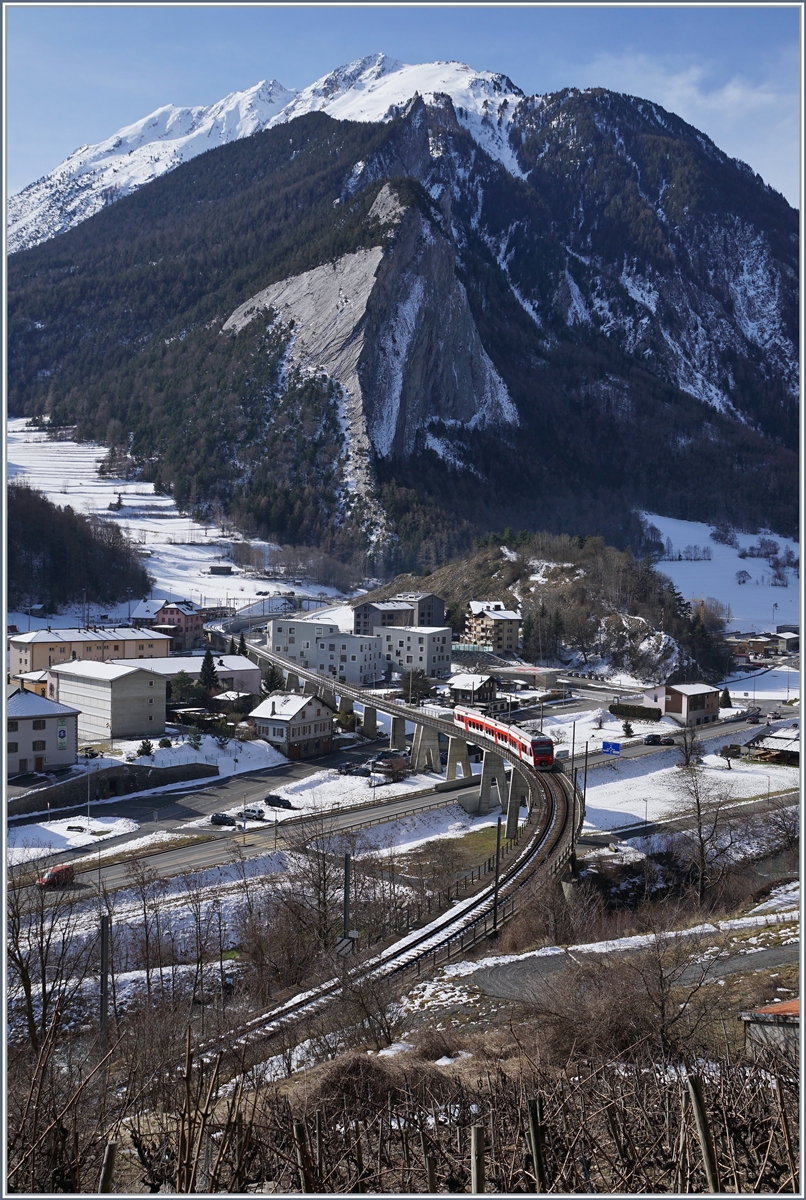 A TMR NINA on the way to Martigny on the 370 meters long Sembancher Bridge. 

09.02.2020