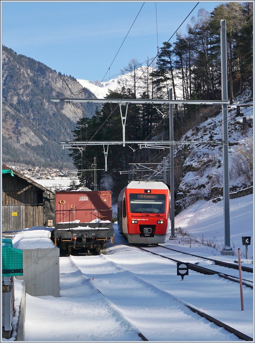 A TMR RABe 525 NINA from Orsière is arriving at the Sembrancher Station.

09.02.2020