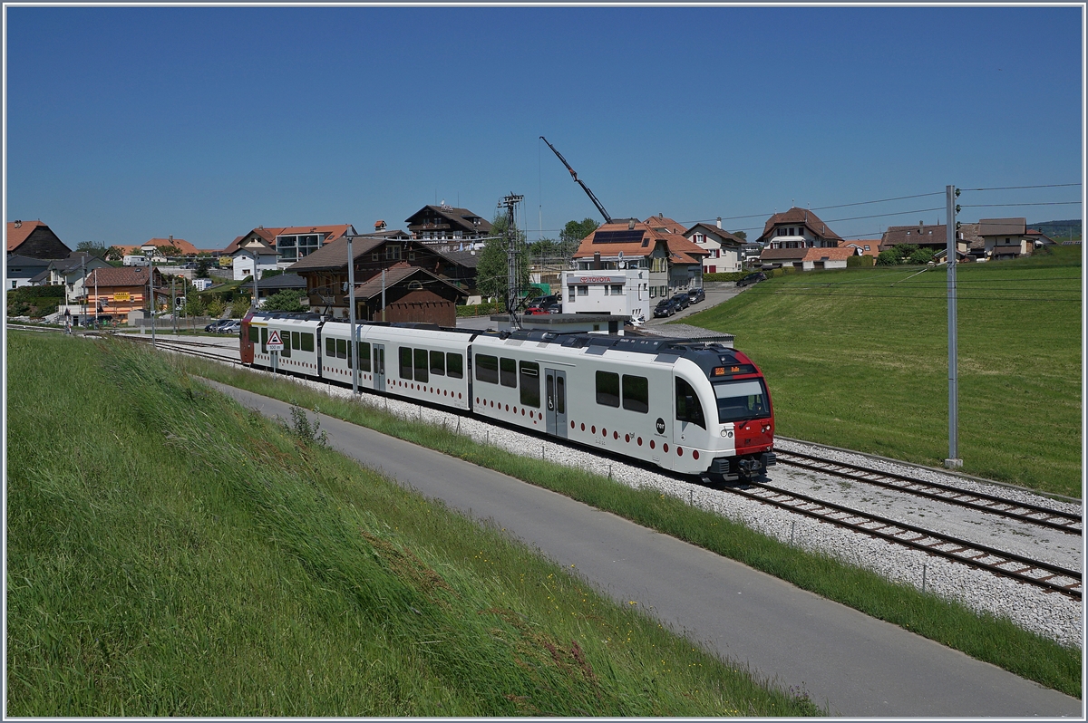 A TPF local train from Palézieux to Bulle by his stop in the Vaulruz Sud Station. 

19.05.2020