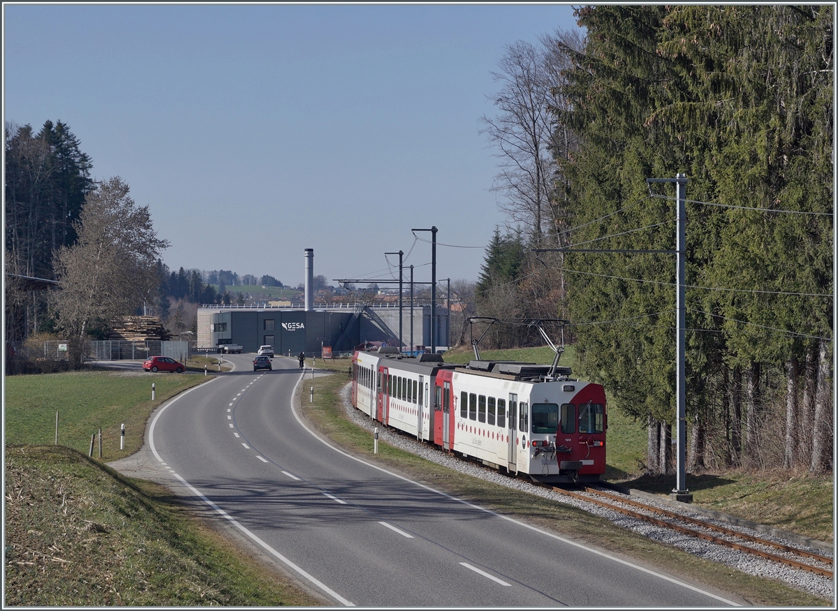 A TPF local train from Broc fabrique to Bulle near La Tour de Trême 

02.03.2021