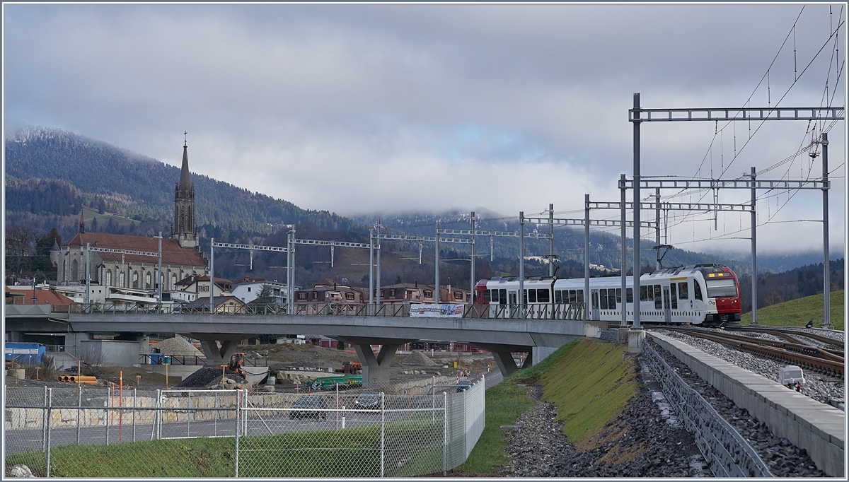 A TPF local train on the way to Bulle is arriving at Châtel St-Denis.

28.12.2019