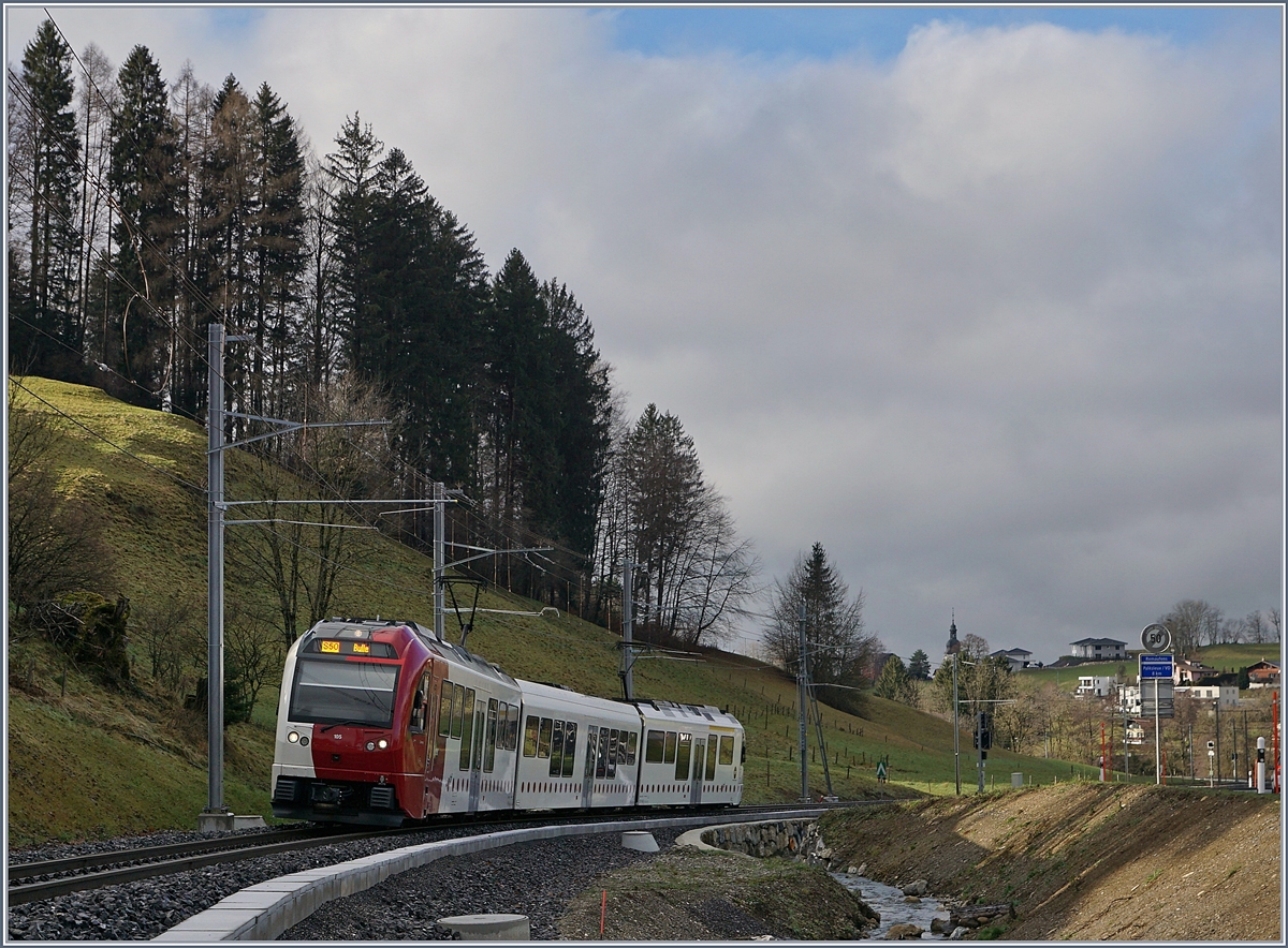 A TPF local train on the way to Bulle by Châtel St-Denis. 

28.12.2019