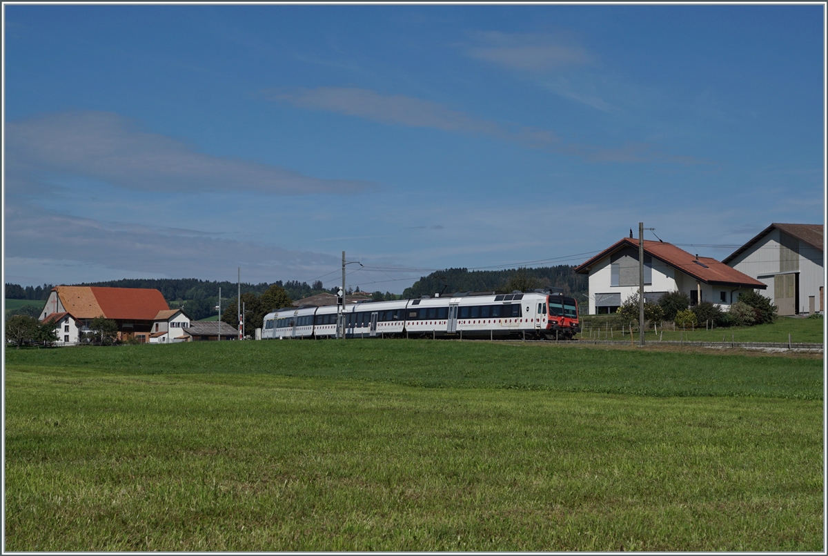 A TPF RBDe 560  Domino  rented from the SBB on the way to Broc Fabrique just from Vaulruz.

Sept. 29, 2023