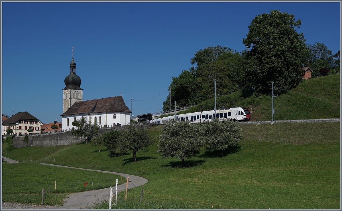A TPF RE on the way to Fribourg by Vaulruz. 

19.05.2020