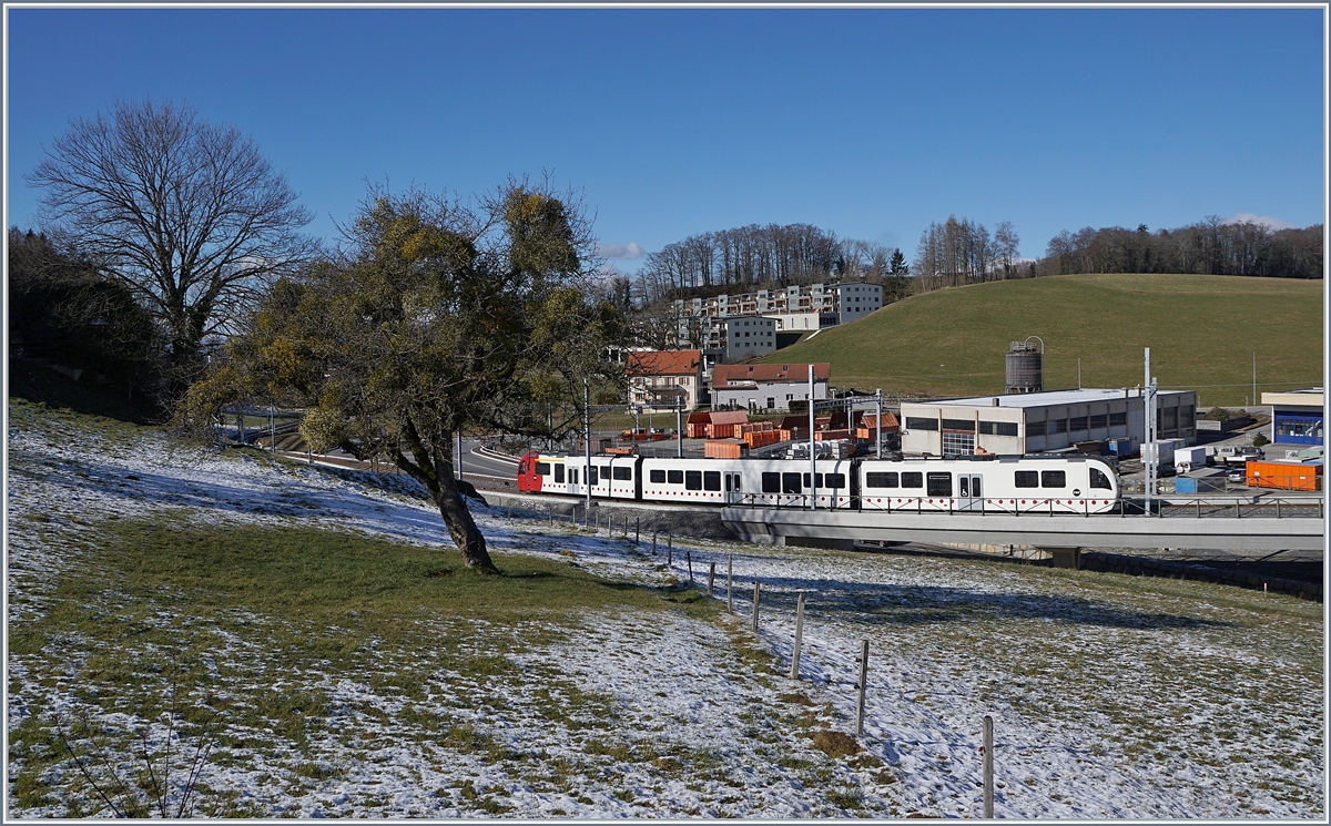 A TPF SURF is arriving at the new Châtel St-Denis Station. 

05.02.2020