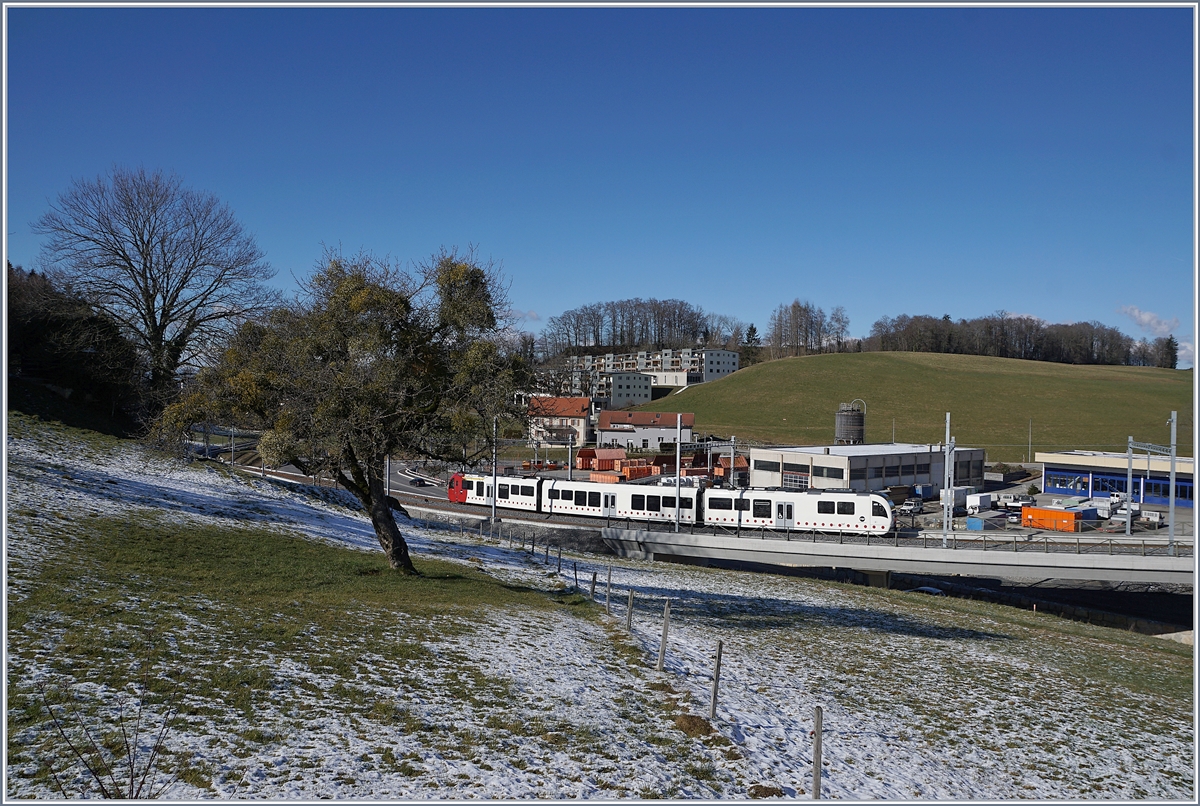 A TPF SURF is leaving the new Châtel St Denis Station.

05.02.2020