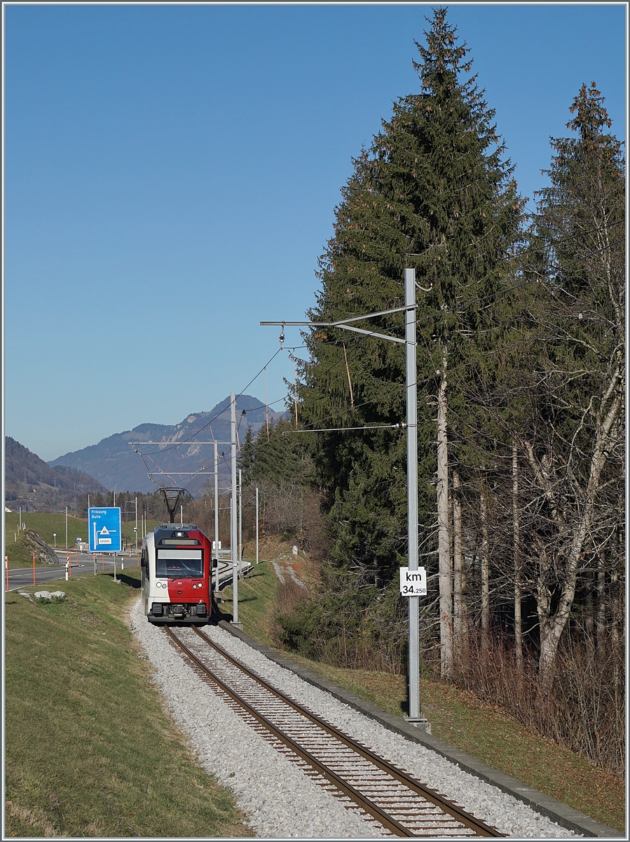 A TPF SURF is the local train on the way to Montbovon by Lessoc. 

26.11.2020