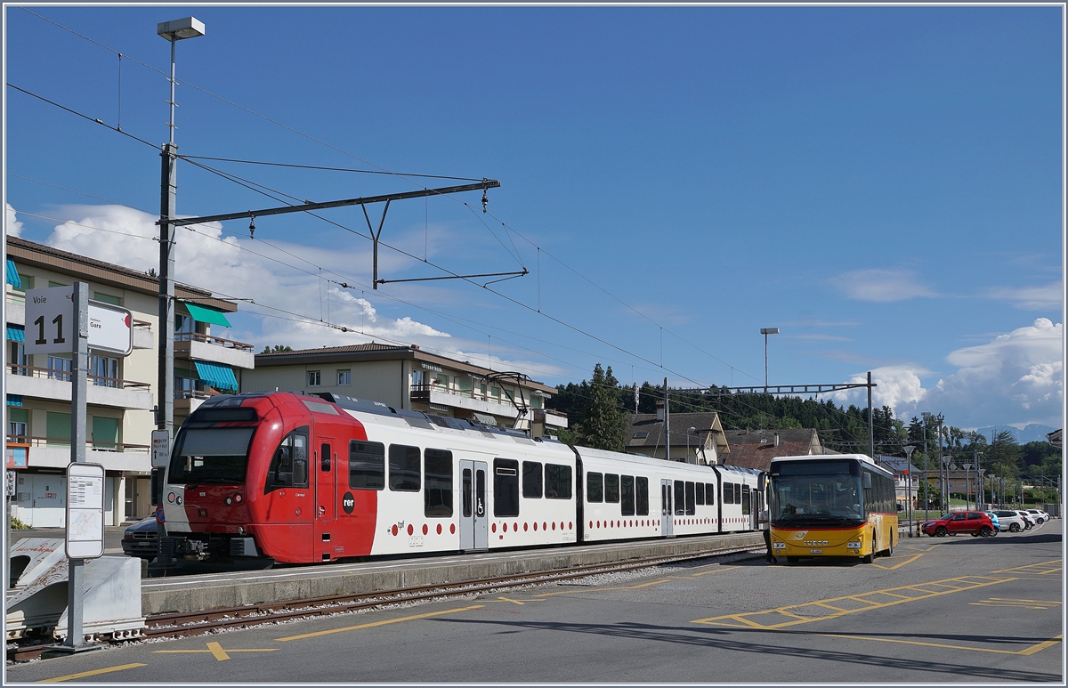 A TPF SURF is waiting in Palézieux to his Departure to Montbovon.
24.06.2018