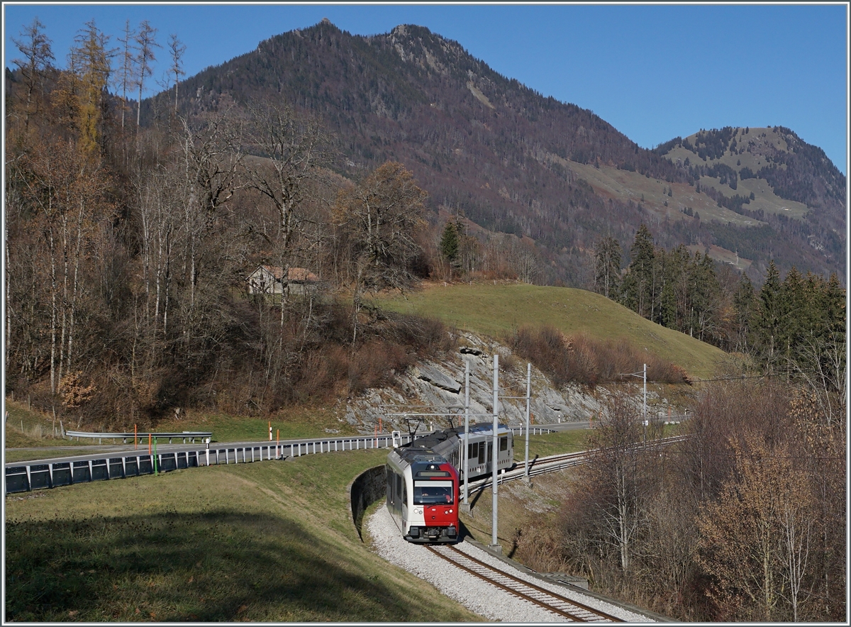 A TPF SURF local train service to Montbovon by Lessoc. 

26.11.2020