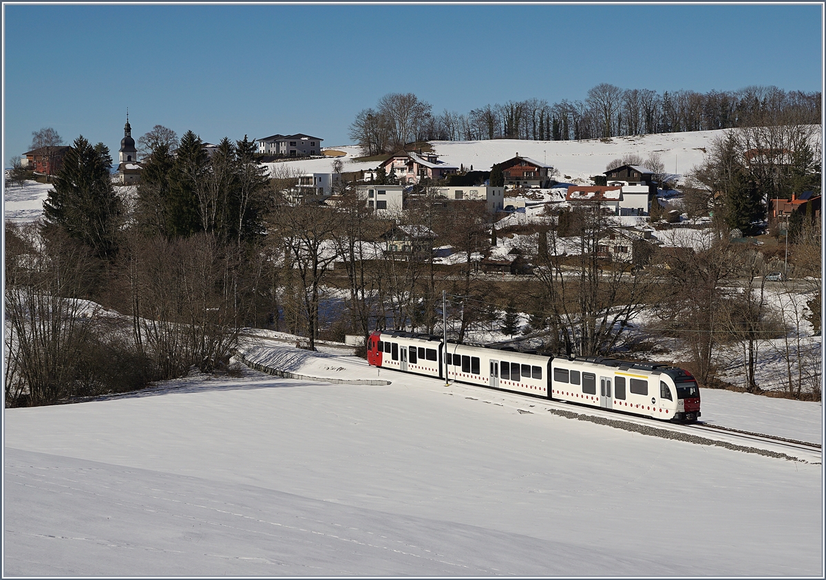 A TPF SURF near Châtel St-Denis on the way from Palézieux to Bulle. 

16.02.2019