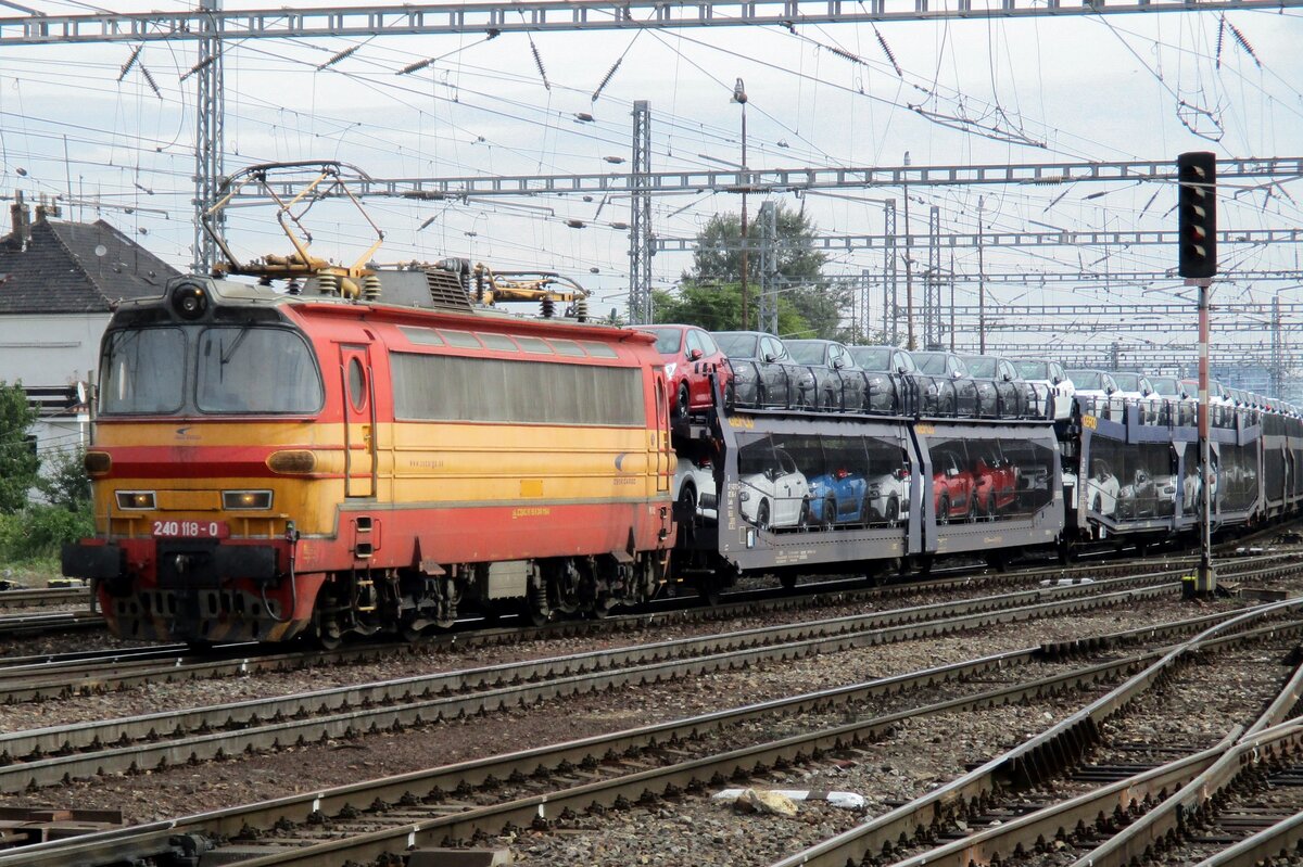A train with automotives is hauled by 240 118 through Bratislava hl.st. on 22 September 2017.