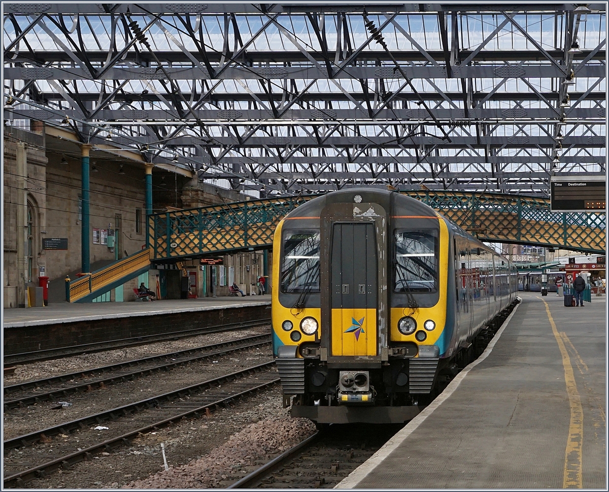 A Transpennine Express Class 350 on the way from Edinburgh to Manchester Airport by his stop in Carlisle.
24.04.2018