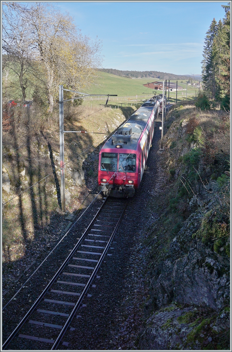 A TRAVY local service near Le Lieu on the way to Le Brassus. 

14.11.2020