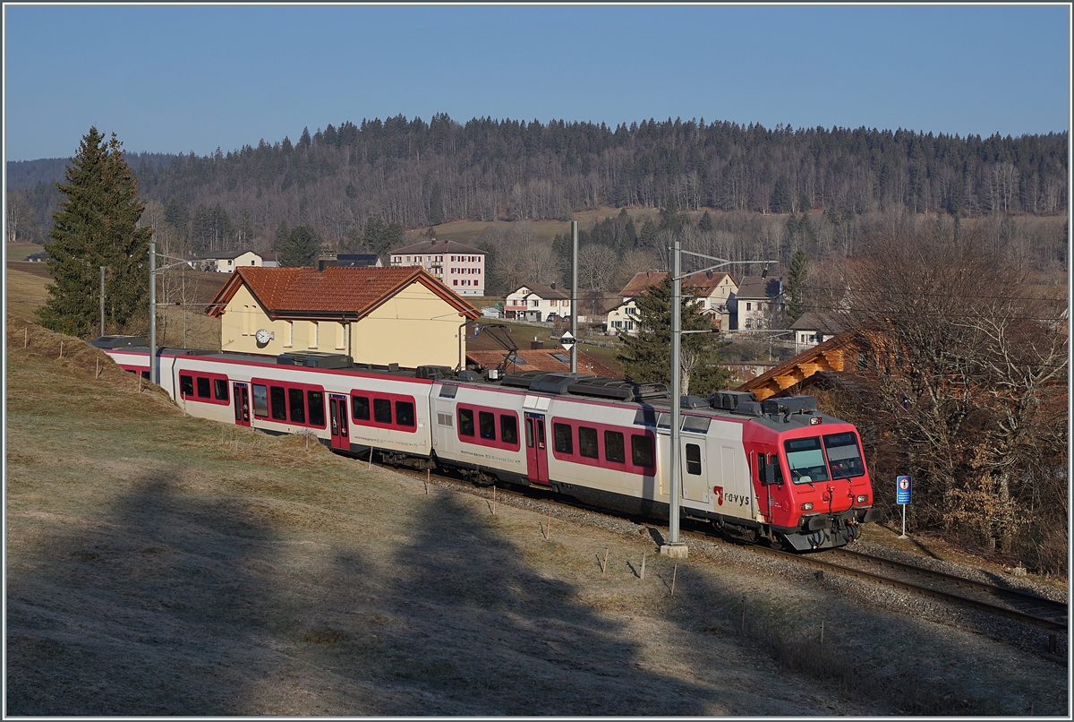 A TRAVYS Domino by his stop in Les Charbonnières.

24.03.2022