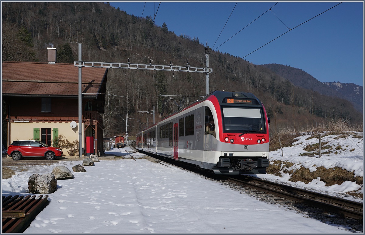 A Travys local train on the way to Yverdon by his stop in  Six Fontaines .
14.02.2017
