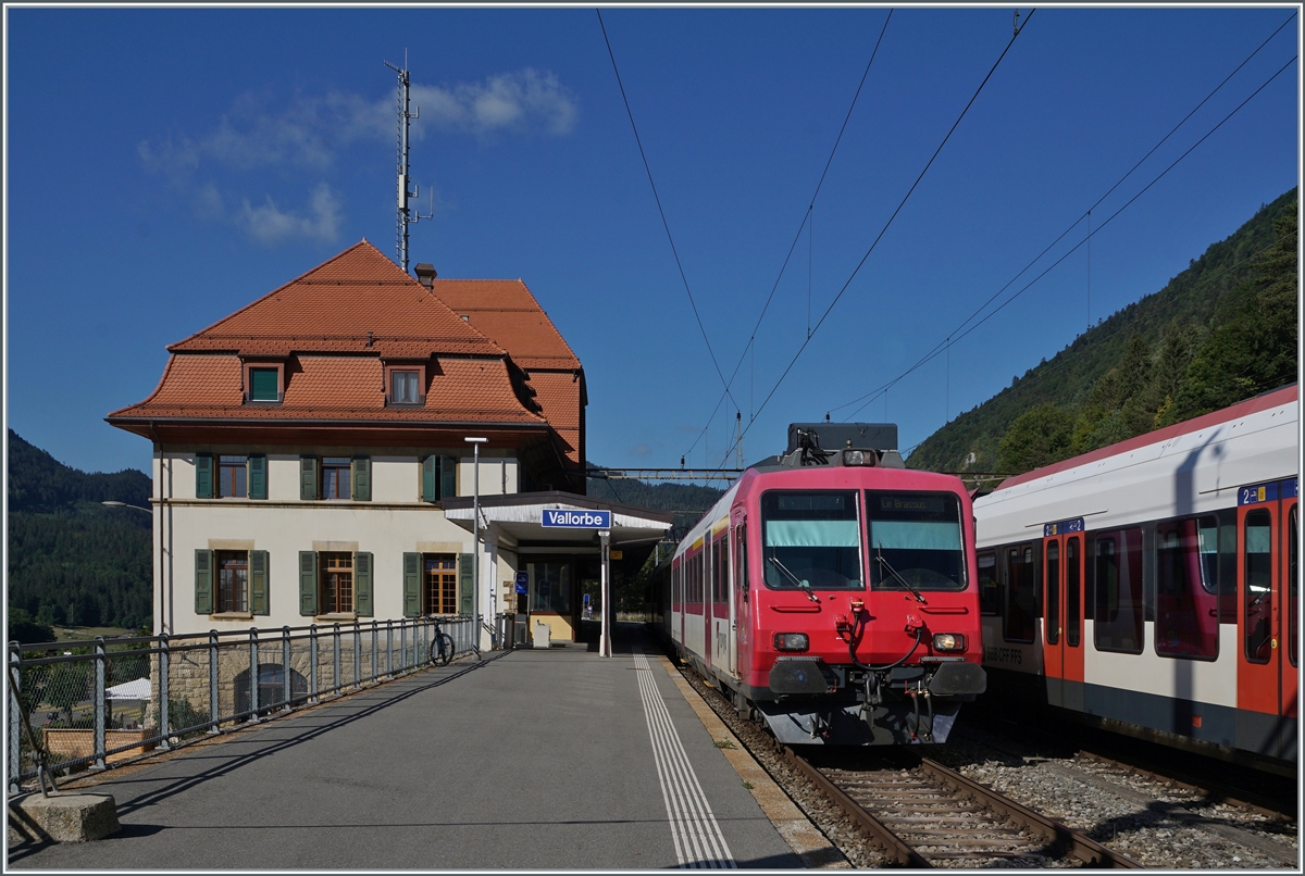 A TRAVYS local train Vallorbe is waiting his departure to Le Brassus. 

21.07.2022