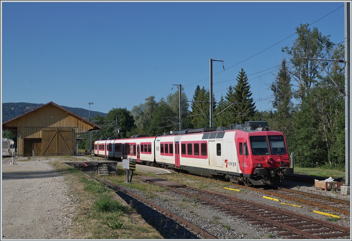 A TRAVYS RBDe 560  Domino  from Vallorbe to Le Brassus is arriving at the Le Pont Station.

21.07.2022