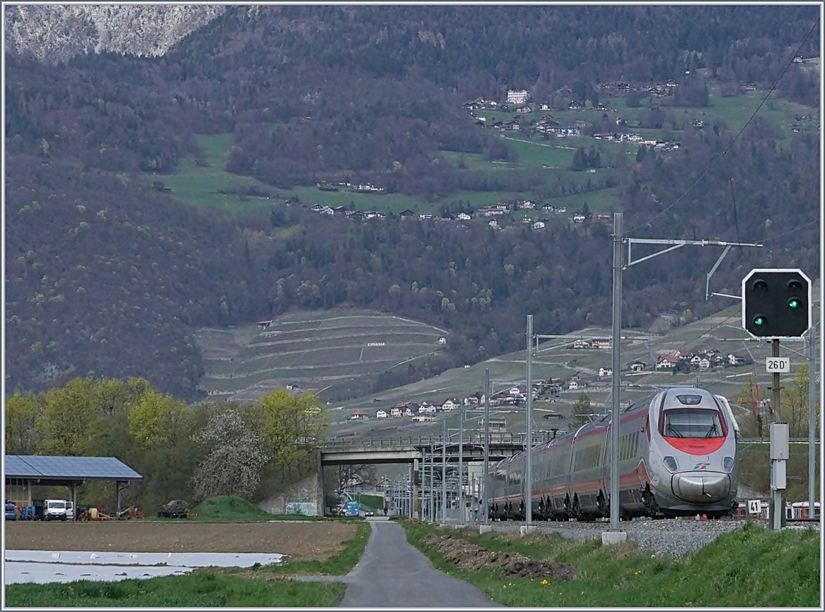 A Trenitalia FS ETR 610 on the way to Geneva by Aigle.
12.04.2018