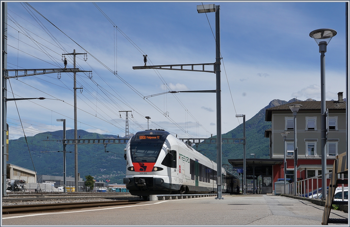 A Trennord ETR 524 in Cadenazzo. 20.05.2017