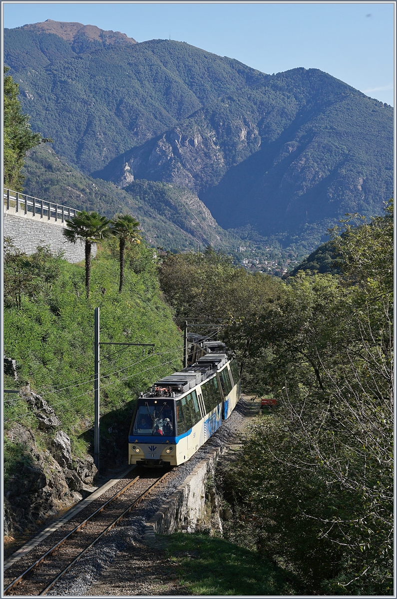 A Treno Panoramico on the way to Domodossola by Intragna.

10.10.2019