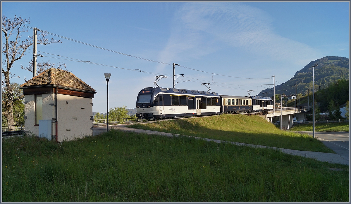 A verry short MOB Belle Epoque train from Montreux to Zweisimmen by Châtelard VD. 

17.04.2020